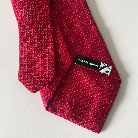 Saks Fifth Avenue Red Textured Tie 100% Silk - Picture 8 of 8